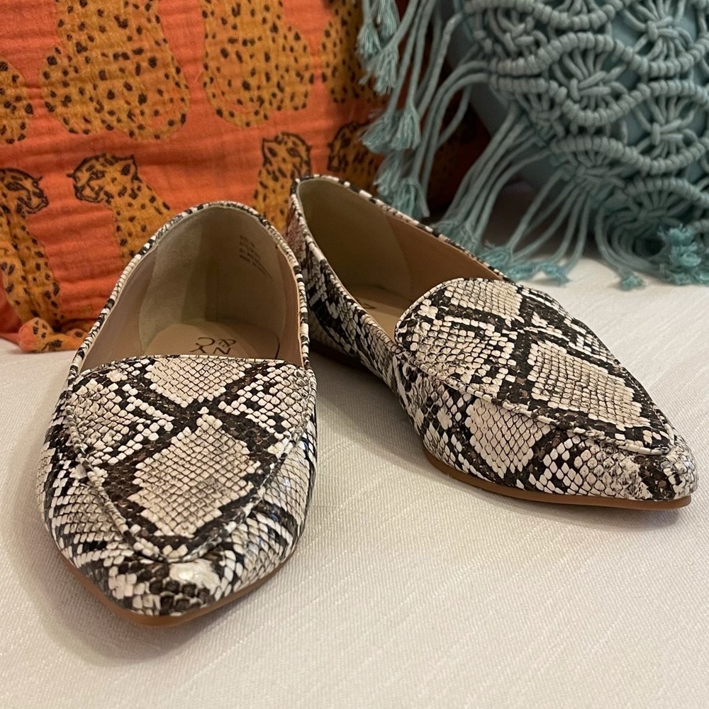 NY&Co Snakeprint loafer/flats
